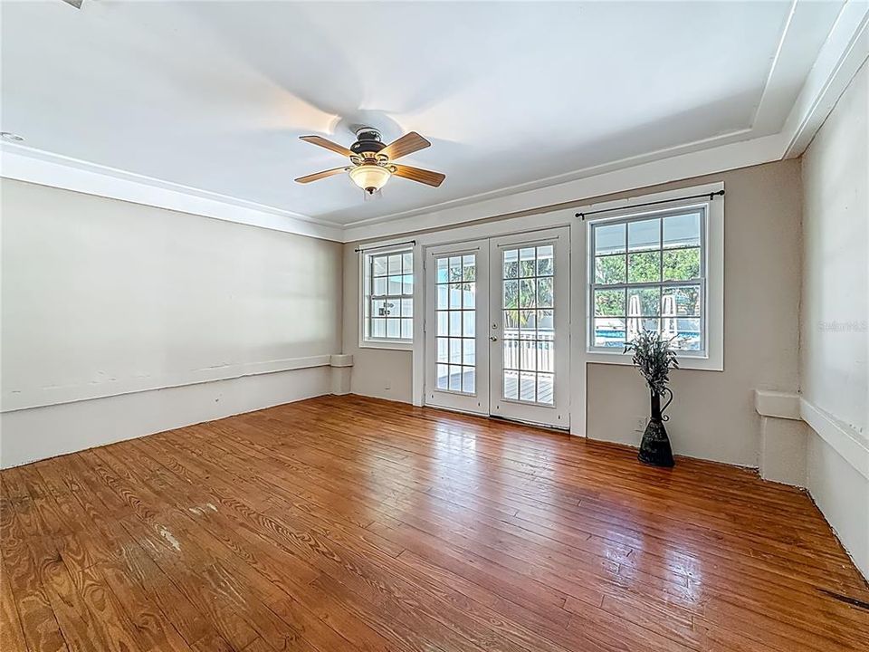 合同活跃: $595,000 (4 贝兹, 3 浴室, 3377 平方英尺)