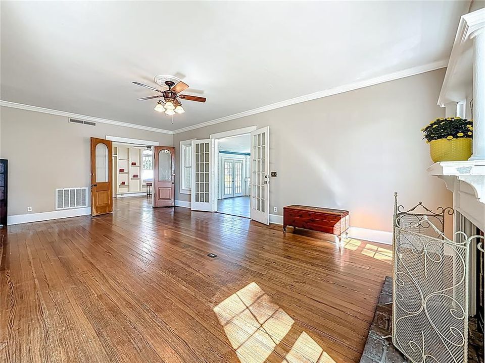 合同活跃: $595,000 (4 贝兹, 3 浴室, 3377 平方英尺)