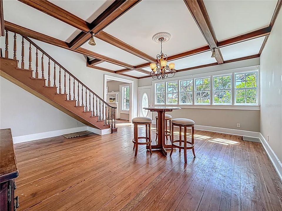 合同活跃: $595,000 (4 贝兹, 3 浴室, 3377 平方英尺)