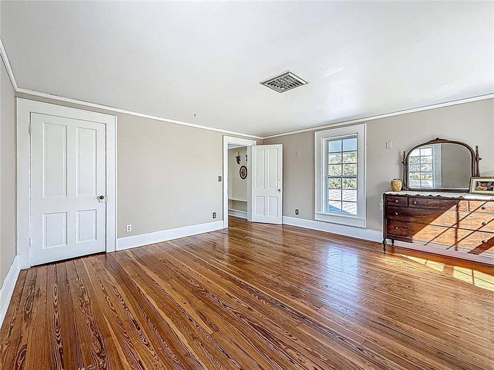 合同活跃: $595,000 (4 贝兹, 3 浴室, 3377 平方英尺)