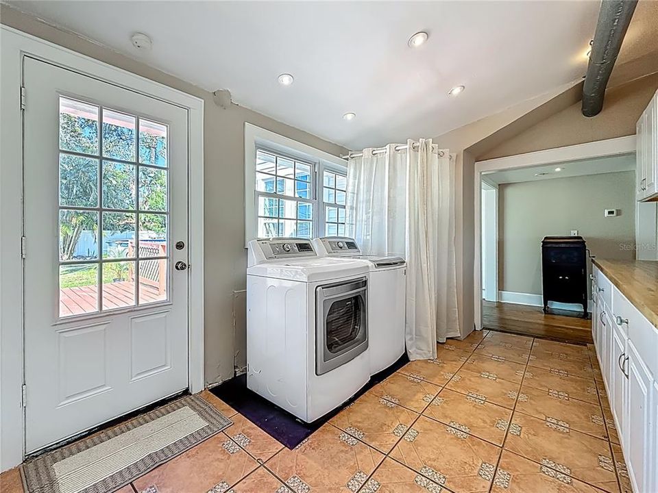 合同活跃: $595,000 (4 贝兹, 3 浴室, 3377 平方英尺)