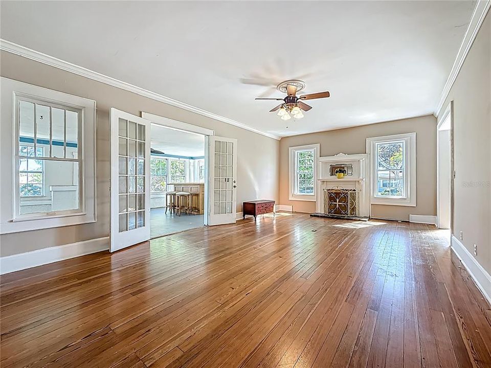 合同活跃: $595,000 (4 贝兹, 3 浴室, 3377 平方英尺)