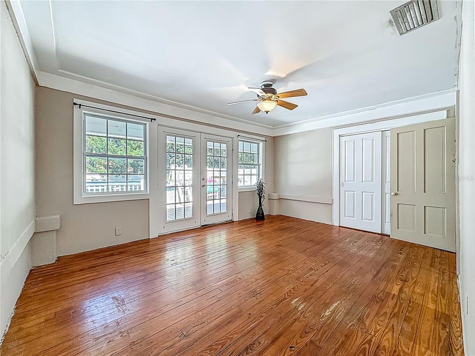 合同活跃: $595,000 (4 贝兹, 3 浴室, 3377 平方英尺)