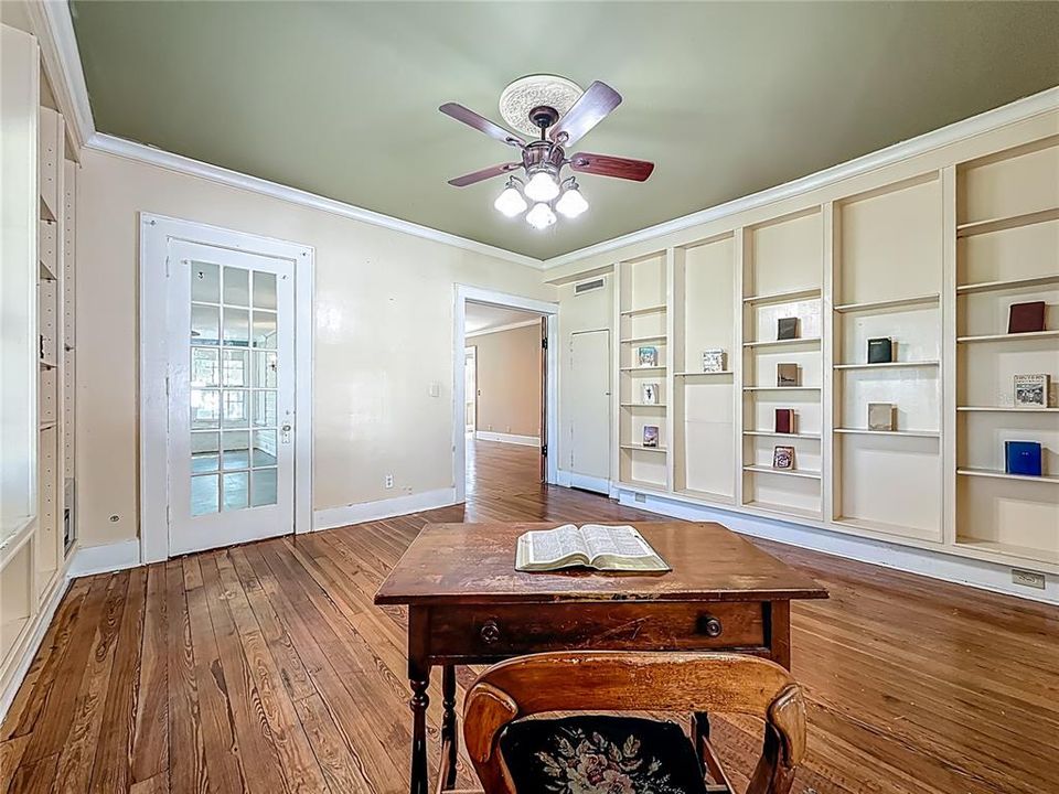 合同活跃: $595,000 (4 贝兹, 3 浴室, 3377 平方英尺)