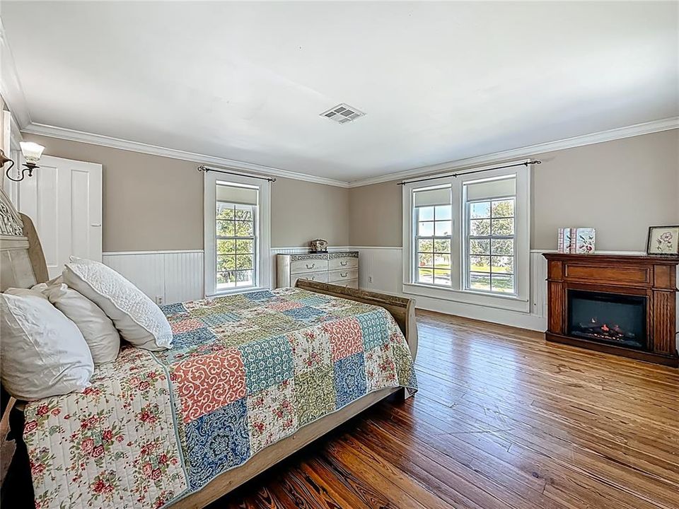 合同活跃: $595,000 (4 贝兹, 3 浴室, 3377 平方英尺)