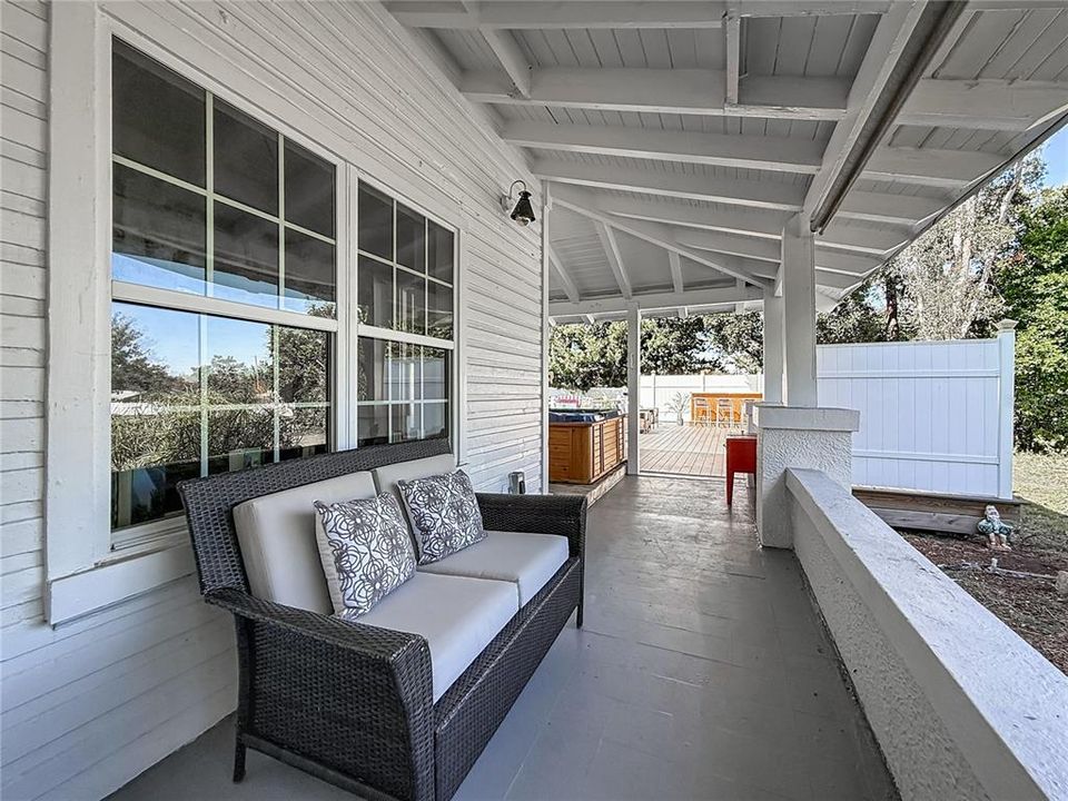 合同活跃: $595,000 (4 贝兹, 3 浴室, 3377 平方英尺)