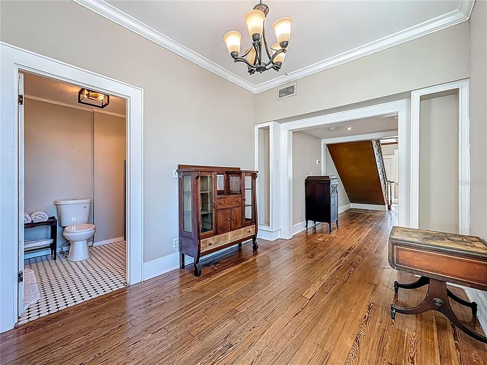 合同活跃: $595,000 (4 贝兹, 3 浴室, 3377 平方英尺)