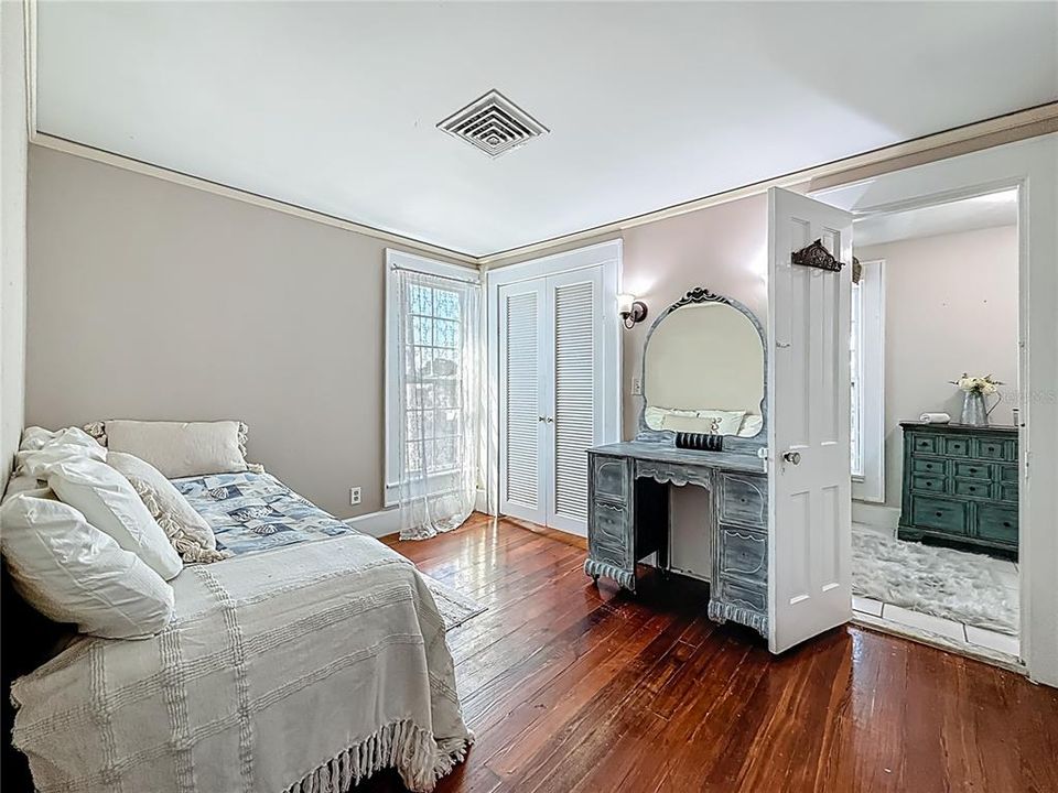 合同活跃: $595,000 (4 贝兹, 3 浴室, 3377 平方英尺)