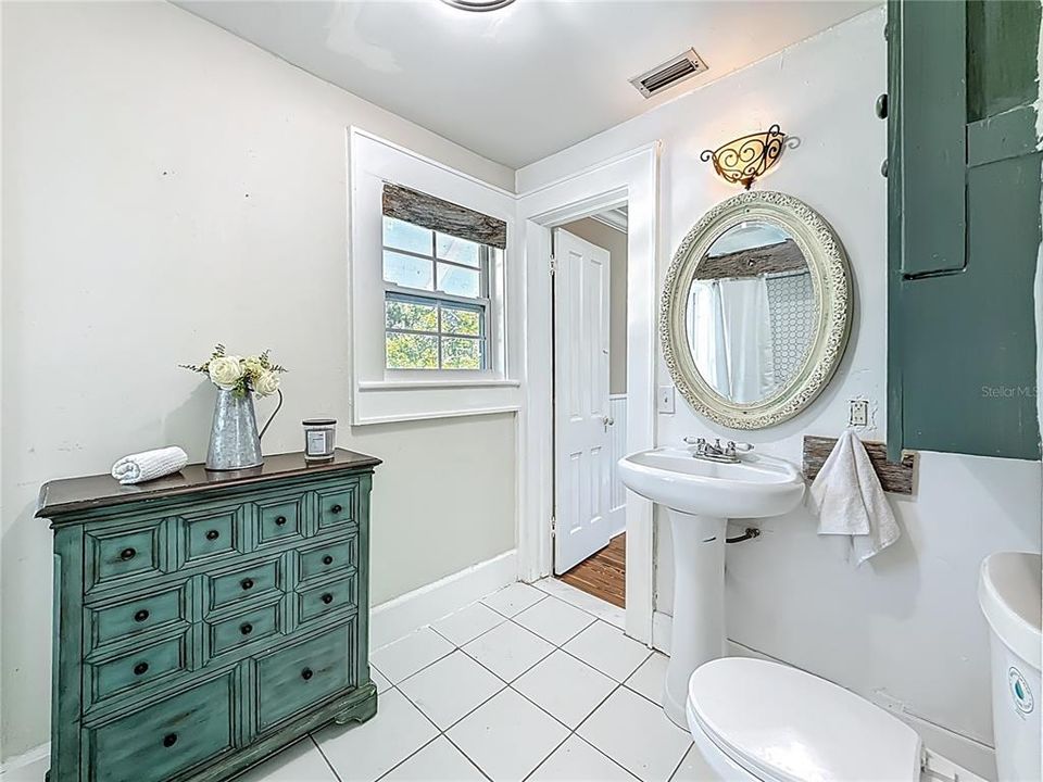 合同活跃: $595,000 (4 贝兹, 3 浴室, 3377 平方英尺)