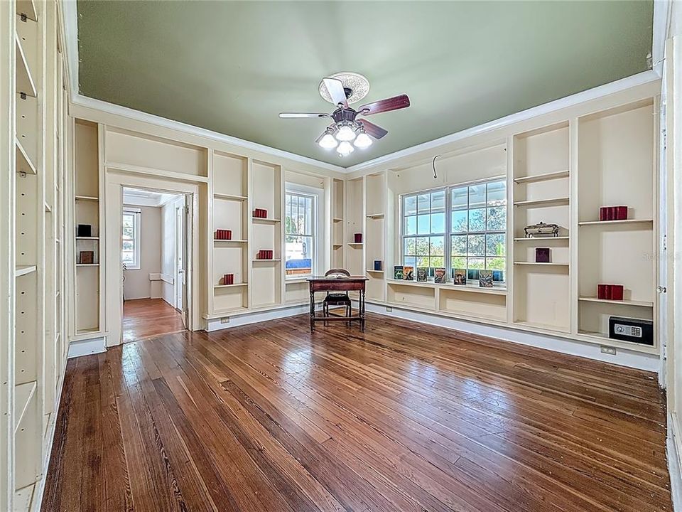 合同活跃: $595,000 (4 贝兹, 3 浴室, 3377 平方英尺)