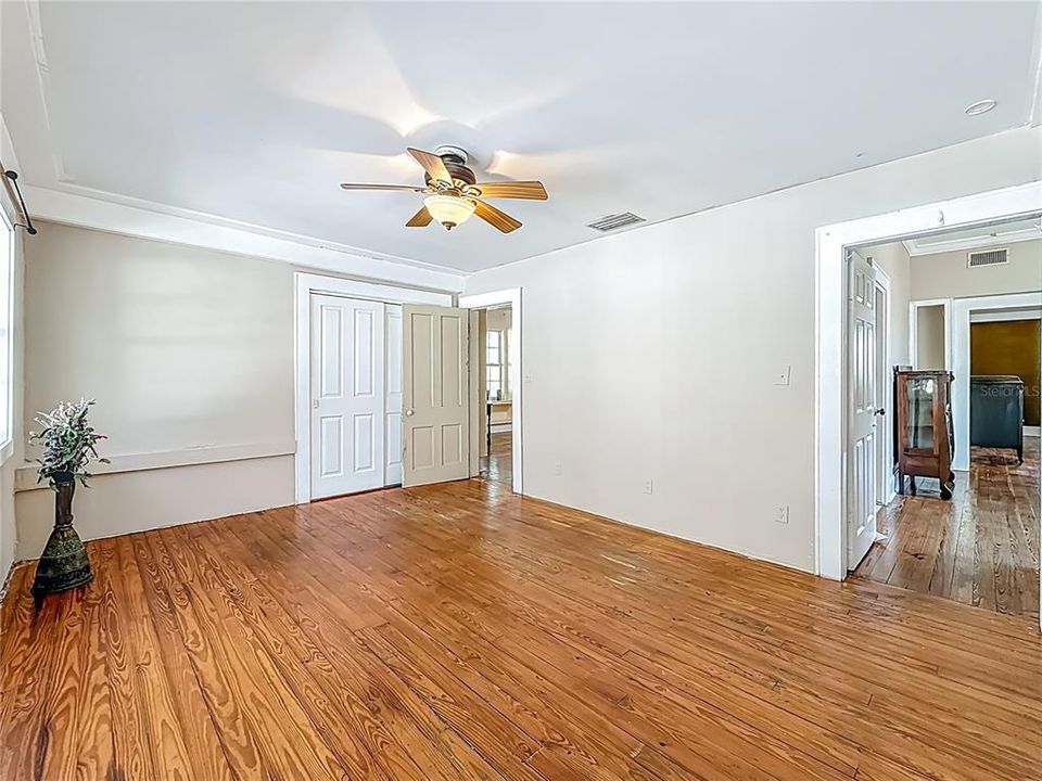 合同活跃: $595,000 (4 贝兹, 3 浴室, 3377 平方英尺)