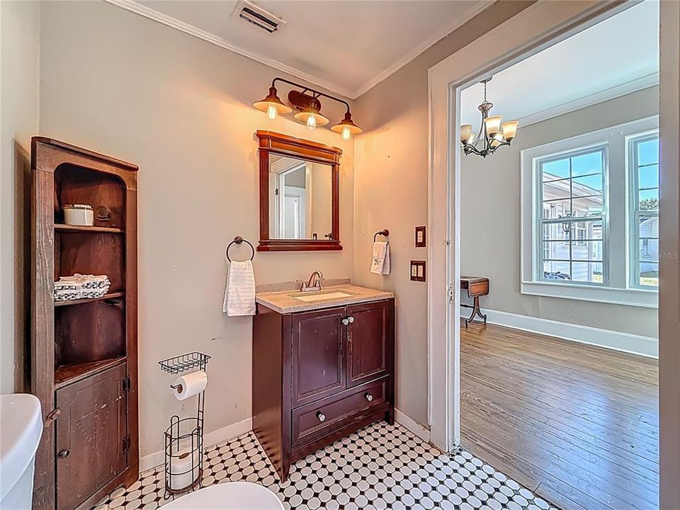 合同活跃: $595,000 (4 贝兹, 3 浴室, 3377 平方英尺)