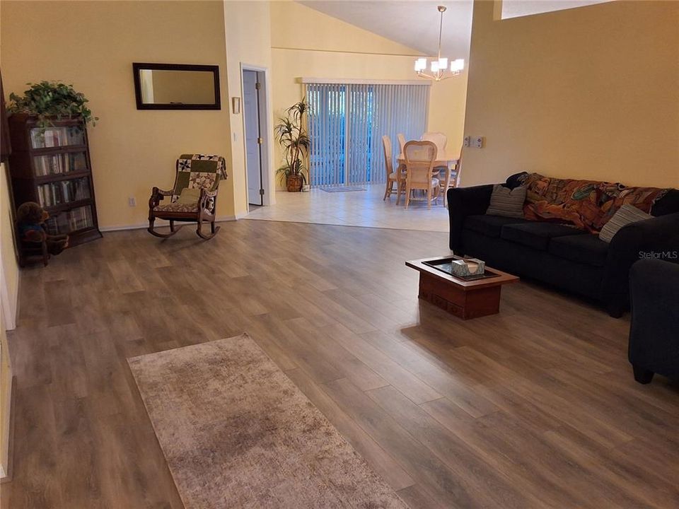 For Sale: $349,000 (2 beds, 2 baths, 1714 Square Feet)