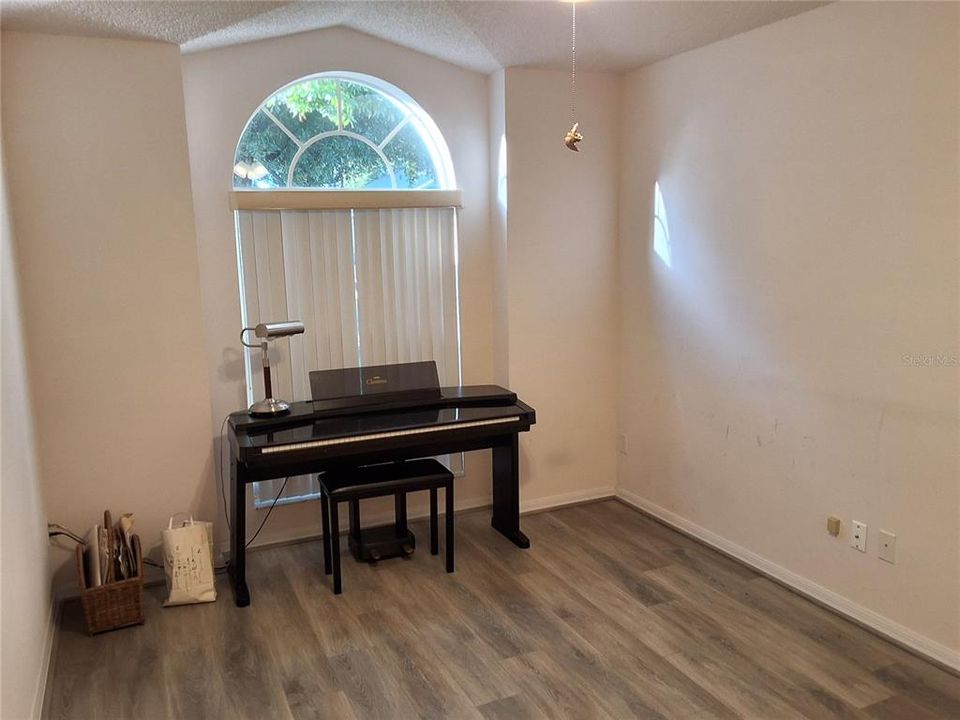 For Sale: $349,000 (2 beds, 2 baths, 1714 Square Feet)