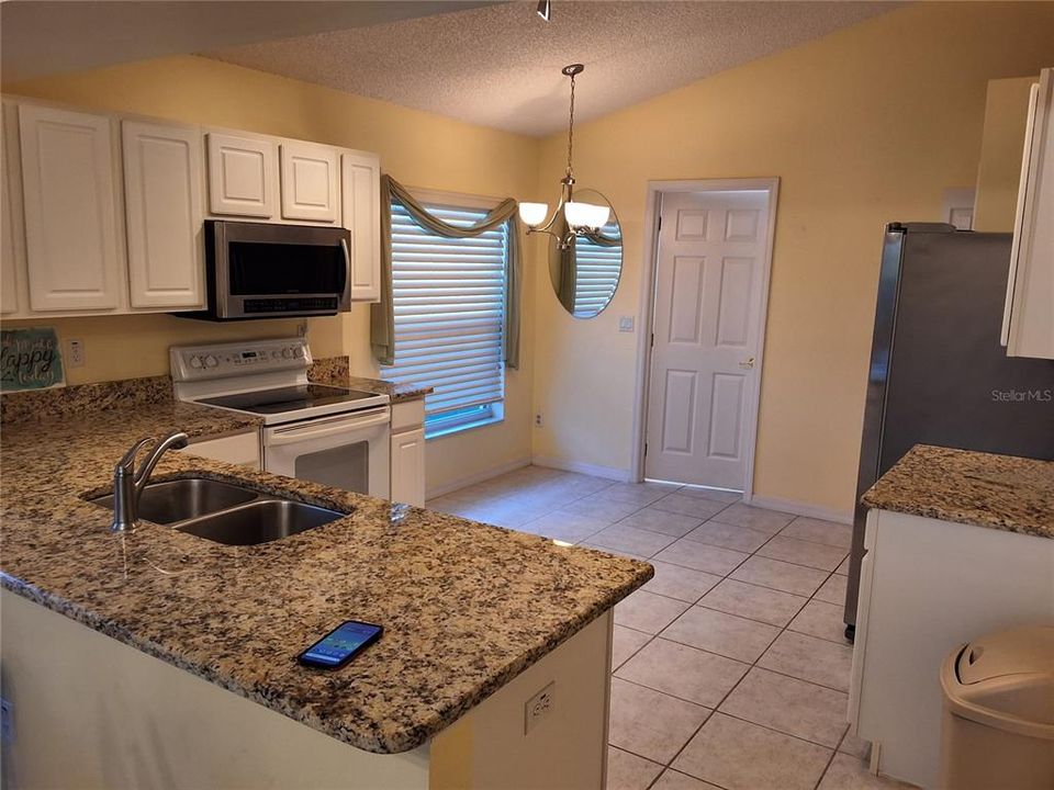 For Sale: $349,000 (2 beds, 2 baths, 1714 Square Feet)