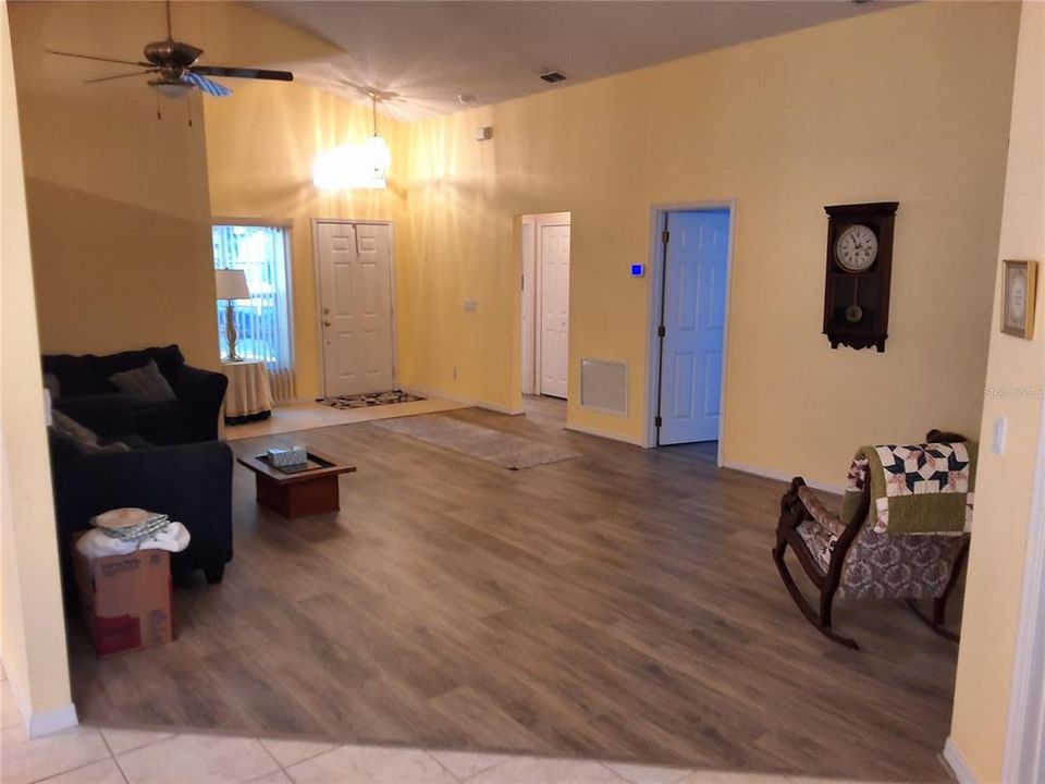 For Sale: $349,000 (2 beds, 2 baths, 1714 Square Feet)