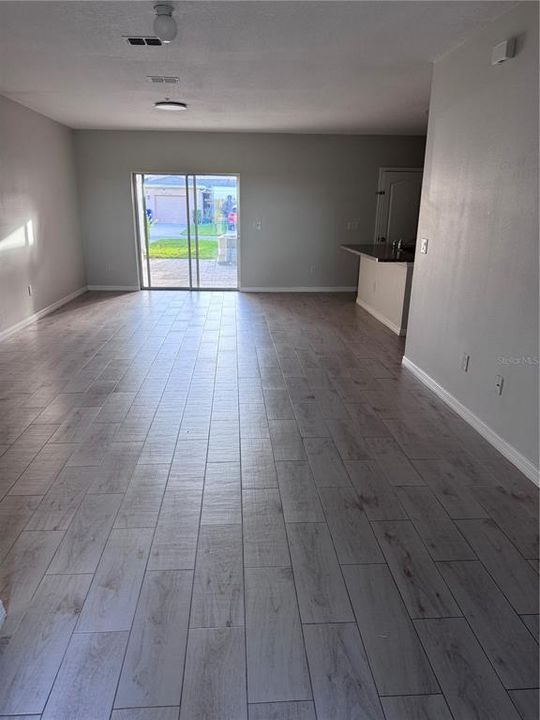 出租: $2,100 (3 贝兹, 2 浴室, 1852 平方英尺)