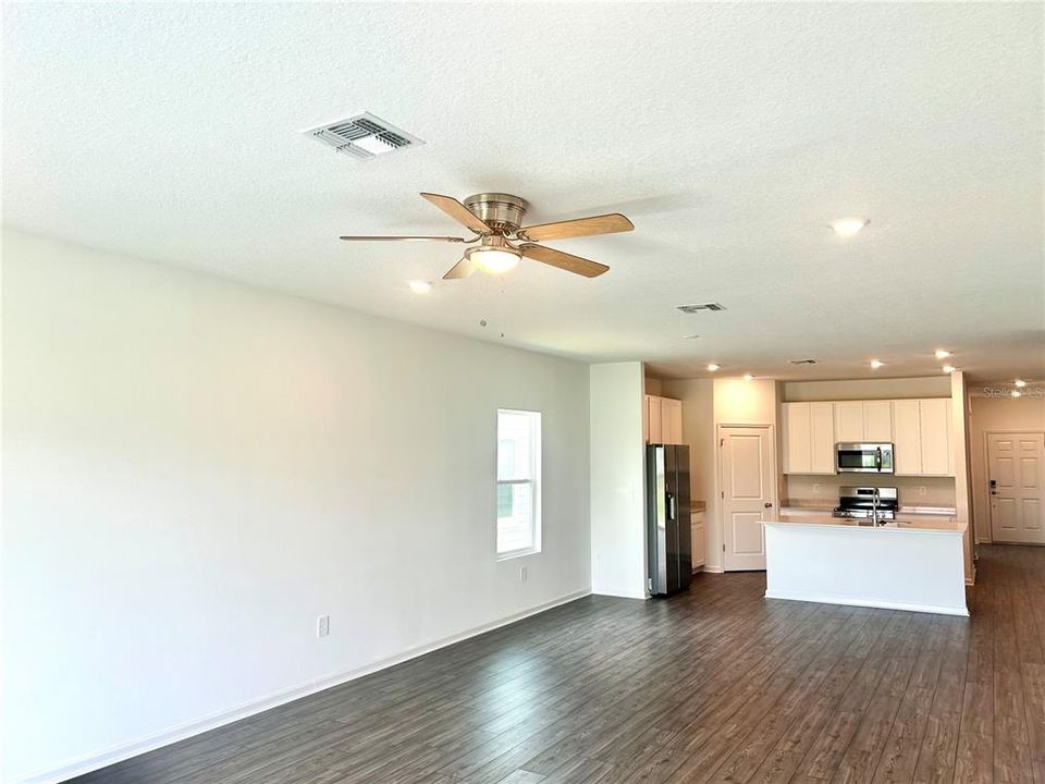 For Rent: $2,299 (3 beds, 2 baths, 2127 Square Feet)