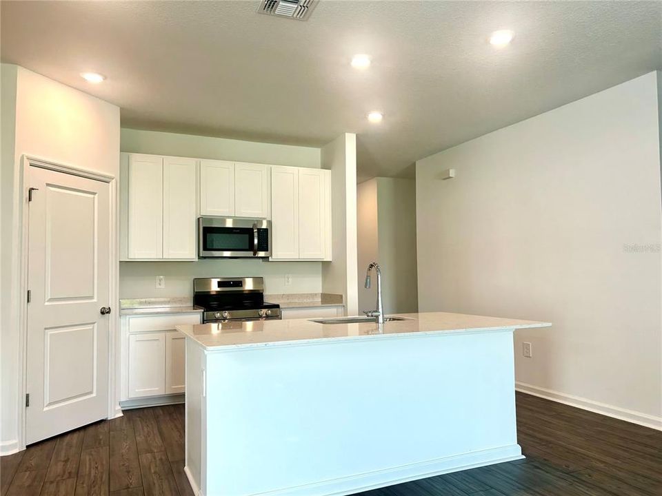 For Rent: $2,299 (3 beds, 2 baths, 2127 Square Feet)