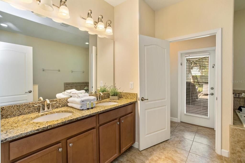 待售: $615,000 (7 贝兹, 5 浴室, 3524 平方英尺)