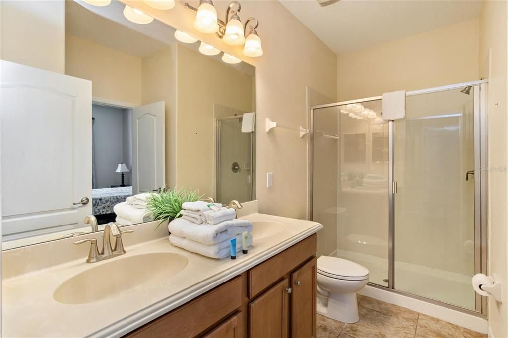 待售: $615,000 (7 贝兹, 5 浴室, 3524 平方英尺)