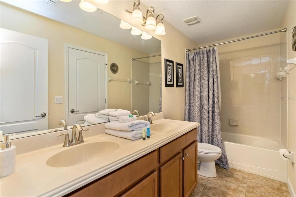 待售: $615,000 (7 贝兹, 5 浴室, 3524 平方英尺)