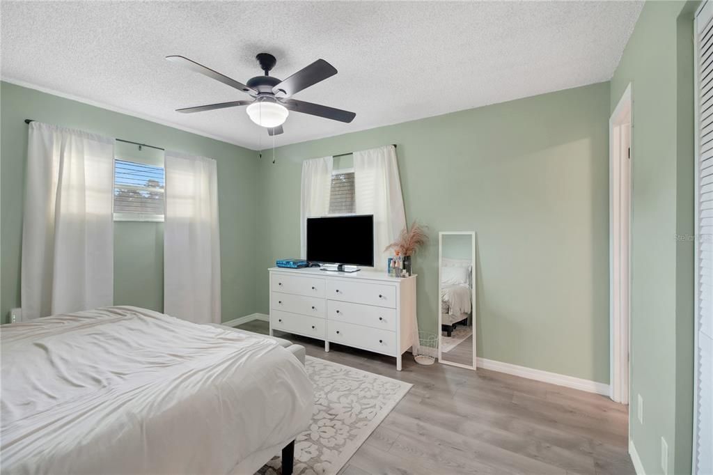 合同活跃: $295,000 (3 贝兹, 2 浴室, 1288 平方英尺)