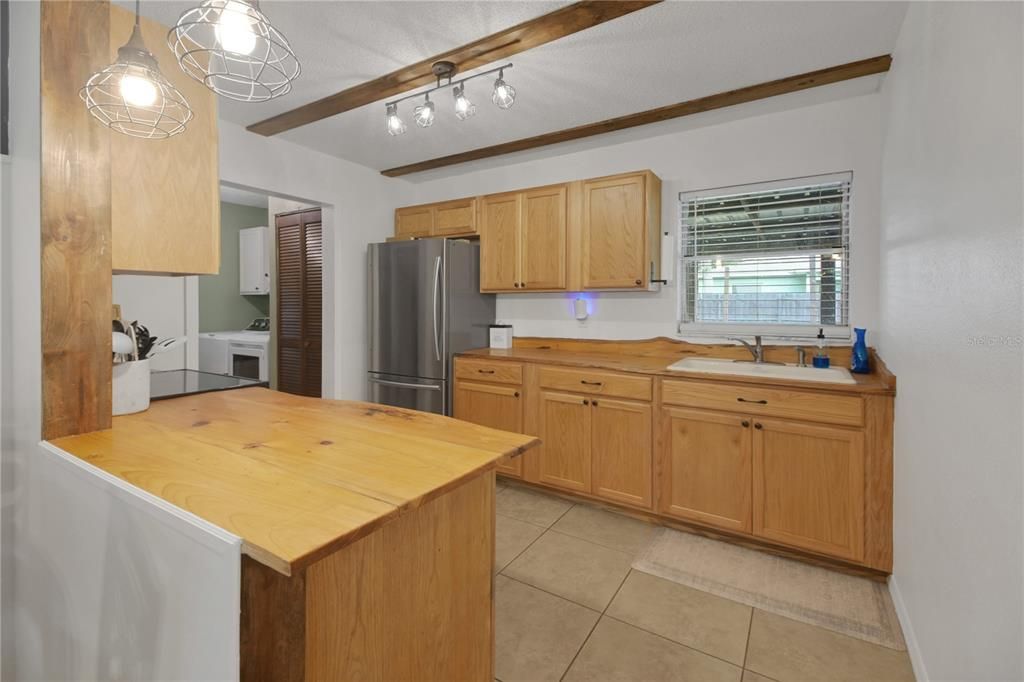 合同活跃: $295,000 (3 贝兹, 2 浴室, 1288 平方英尺)