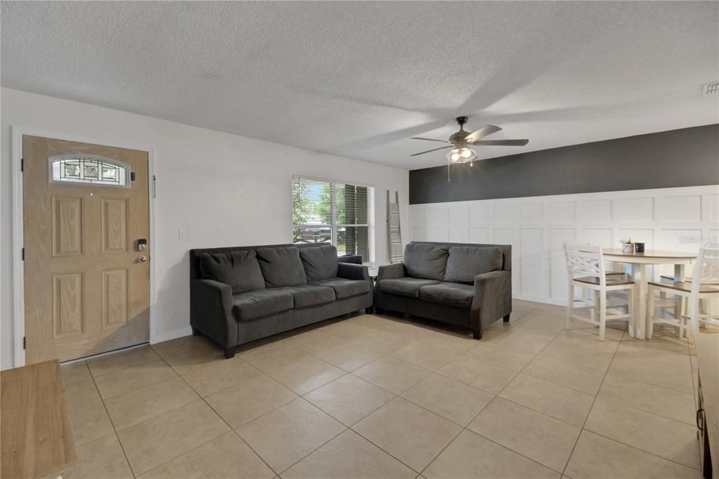 合同活跃: $295,000 (3 贝兹, 2 浴室, 1288 平方英尺)