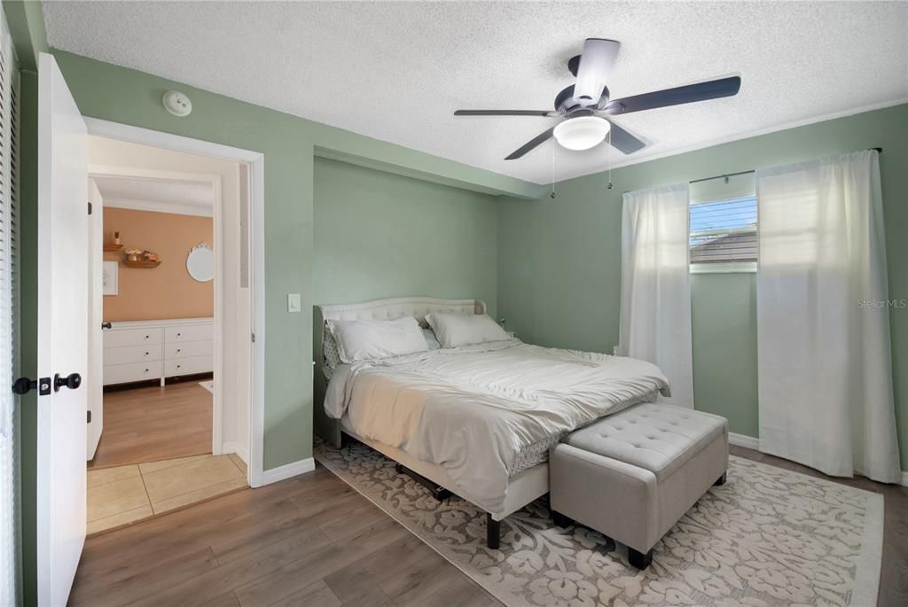 合同活跃: $295,000 (3 贝兹, 2 浴室, 1288 平方英尺)