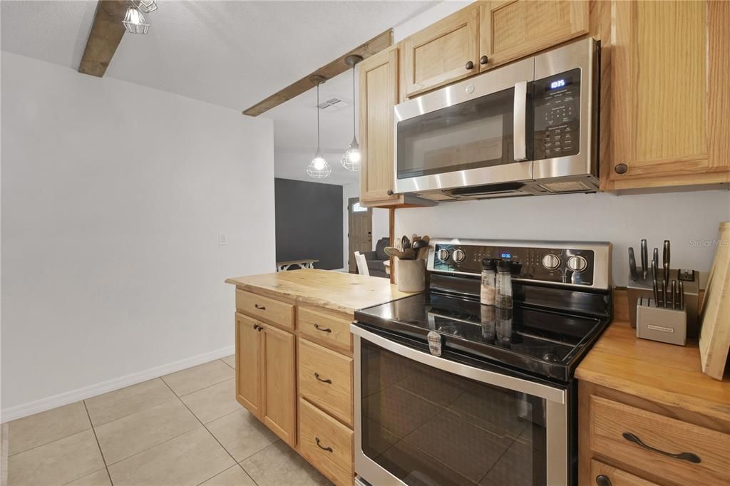 合同活跃: $295,000 (3 贝兹, 2 浴室, 1288 平方英尺)