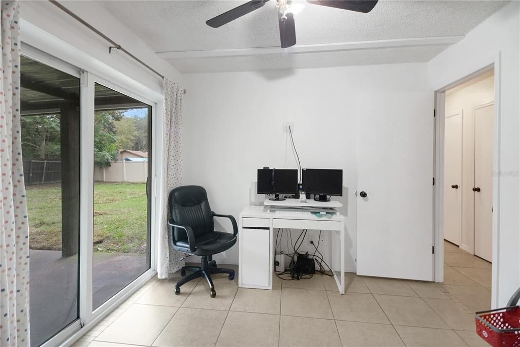 合同活跃: $295,000 (3 贝兹, 2 浴室, 1288 平方英尺)