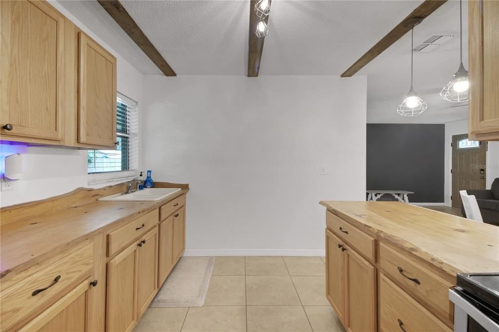 合同活跃: $295,000 (3 贝兹, 2 浴室, 1288 平方英尺)