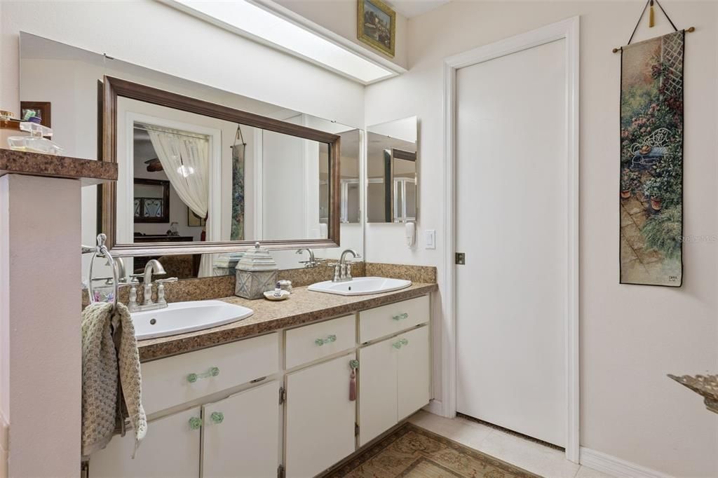 For Sale: $320,000 (3 beds, 2 baths, 2030 Square Feet)