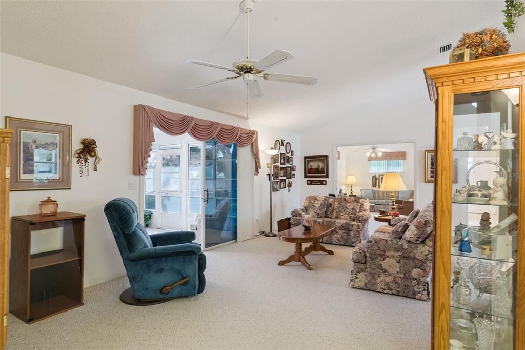 待售: $285,000 (3 贝兹, 2 浴室, 1961 平方英尺)