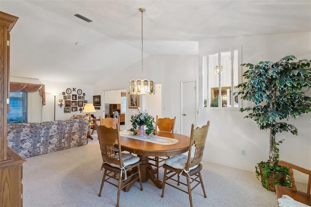 待售: $285,000 (3 贝兹, 2 浴室, 1961 平方英尺)