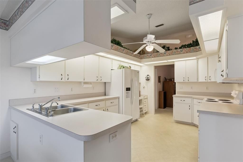 待售: $285,000 (3 贝兹, 2 浴室, 1961 平方英尺)