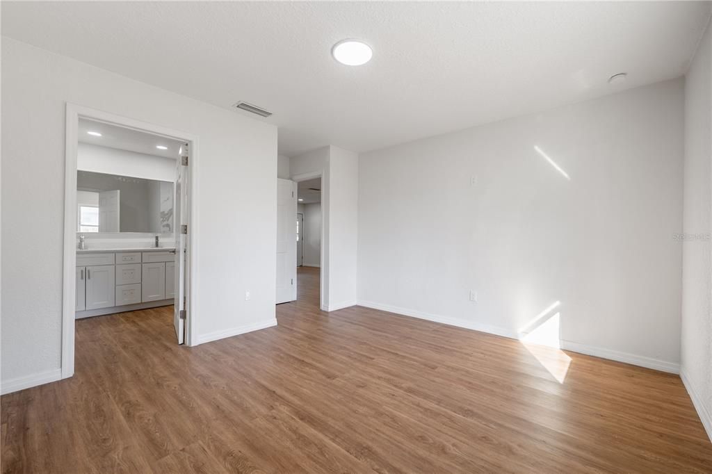 待售: $439,900 (4 贝兹, 2 浴室, 1516 平方英尺)