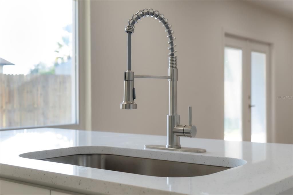 待售: $439,900 (4 贝兹, 2 浴室, 1516 平方英尺)