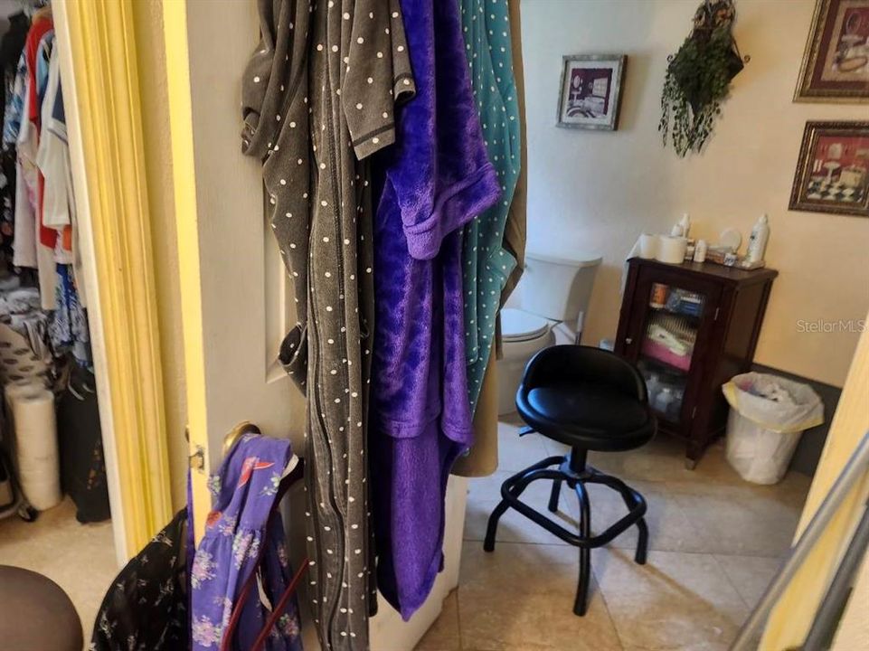 合同活跃: $579,999 (4 贝兹, 2 浴室, 2442 平方英尺)