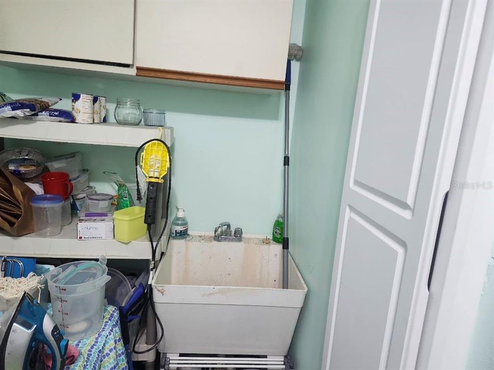 合同活跃: $579,999 (4 贝兹, 2 浴室, 2442 平方英尺)