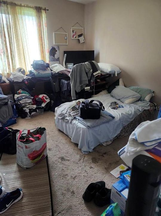 合同活跃: $579,999 (4 贝兹, 2 浴室, 2442 平方英尺)