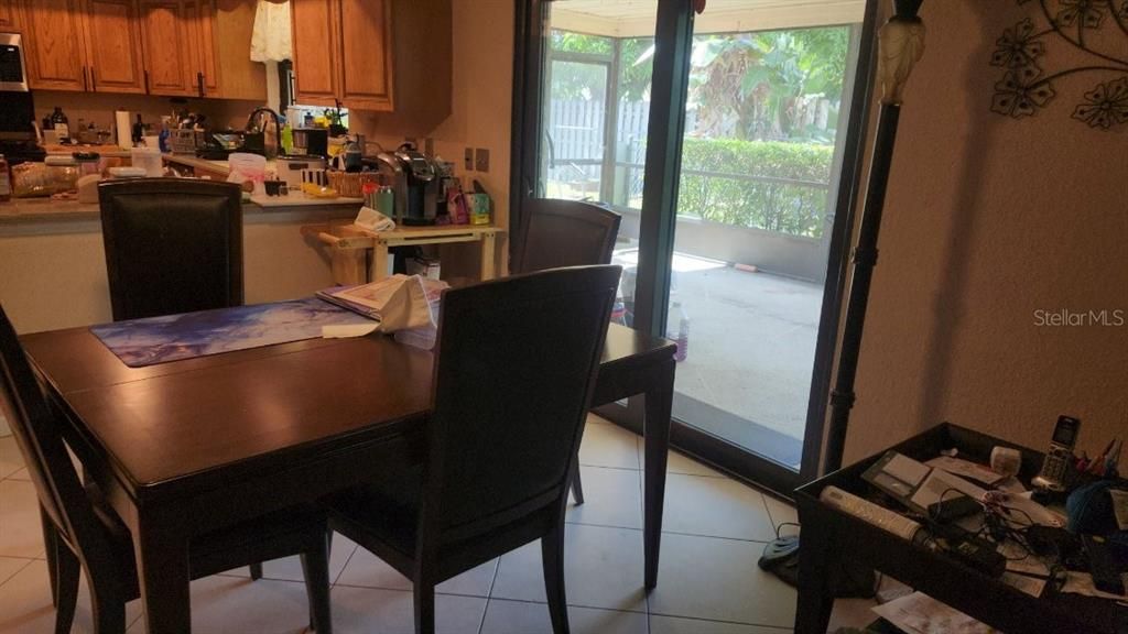 合同活跃: $579,999 (4 贝兹, 2 浴室, 2442 平方英尺)