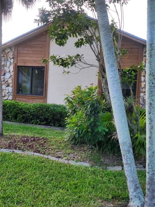 合同活跃: $579,999 (4 贝兹, 2 浴室, 2442 平方英尺)