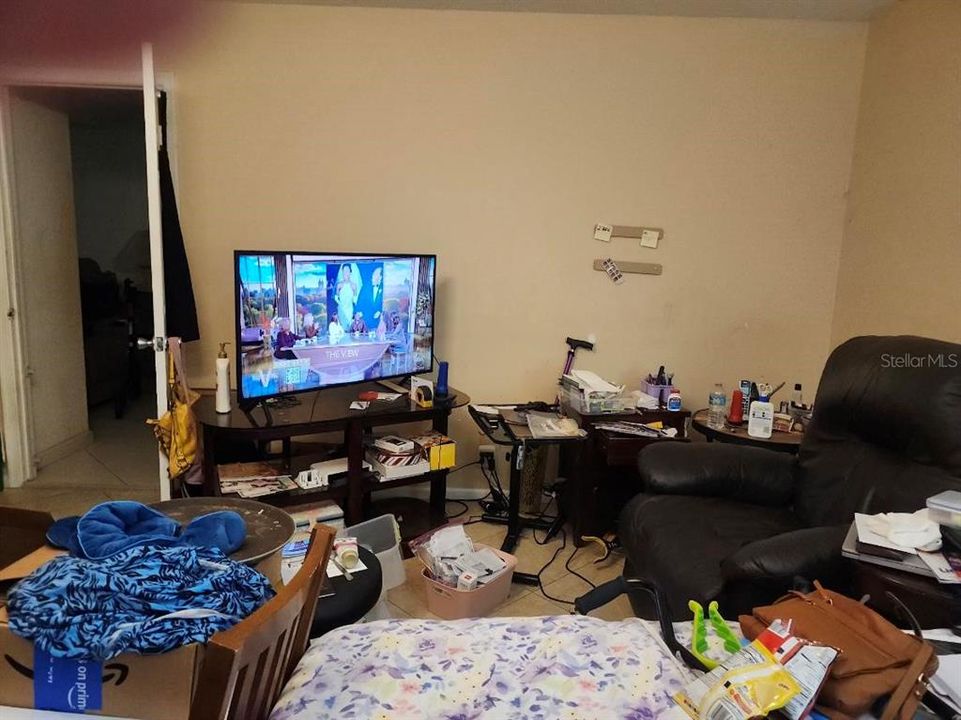 合同活跃: $579,999 (4 贝兹, 2 浴室, 2442 平方英尺)