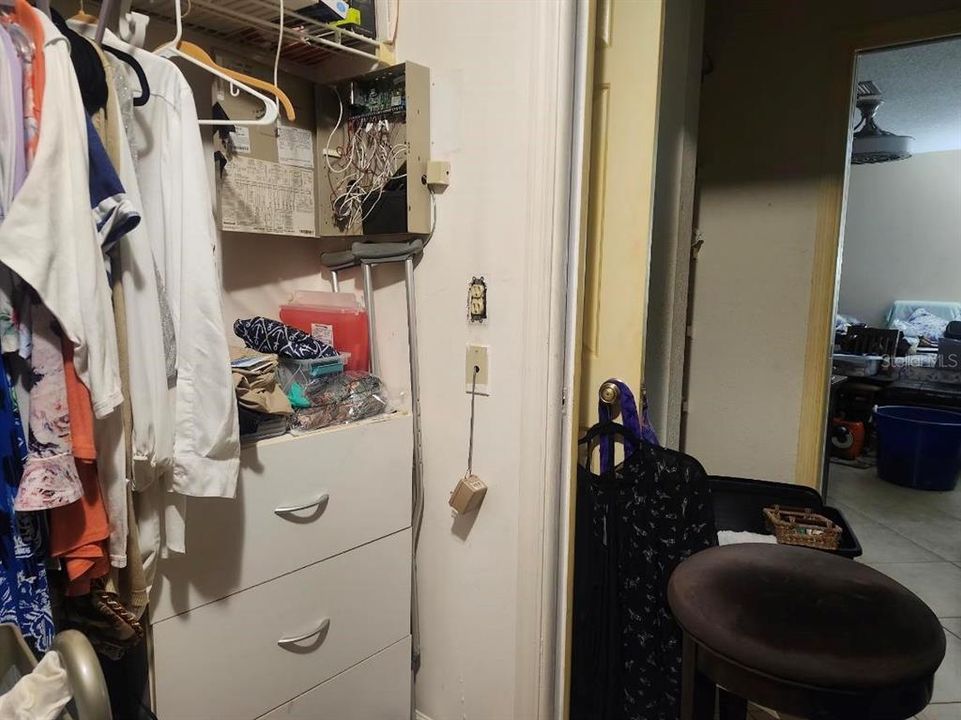 合同活跃: $579,999 (4 贝兹, 2 浴室, 2442 平方英尺)