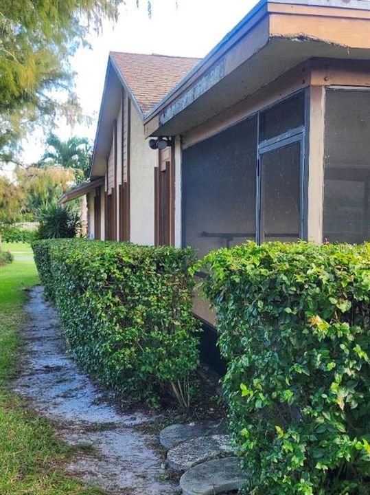 合同活跃: $579,999 (4 贝兹, 2 浴室, 2442 平方英尺)