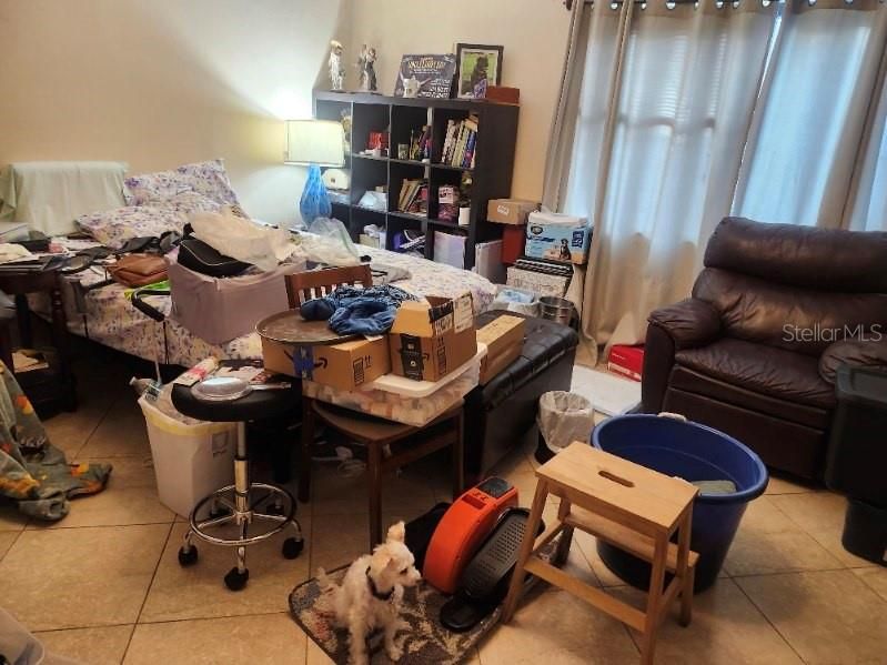 合同活跃: $579,999 (4 贝兹, 2 浴室, 2442 平方英尺)