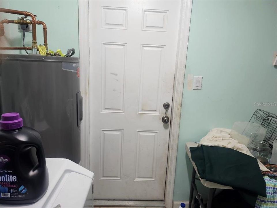 合同活跃: $579,999 (4 贝兹, 2 浴室, 2442 平方英尺)