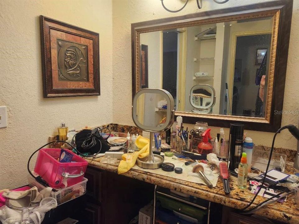 合同活跃: $579,999 (4 贝兹, 2 浴室, 2442 平方英尺)